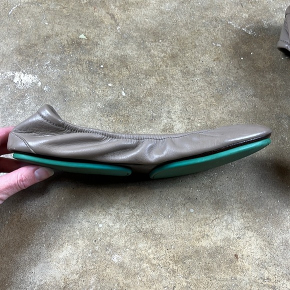 Tieks Tan Leather Ballet Flats 
Size: 9 - Picture 9 of 14
